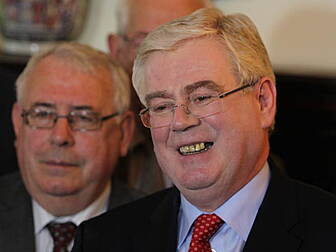 Cabinet meets as Labour seeks...